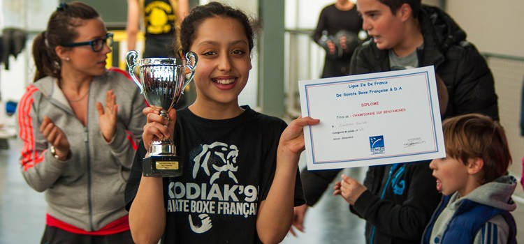 Zahra est championne de boxe française Île-de-France